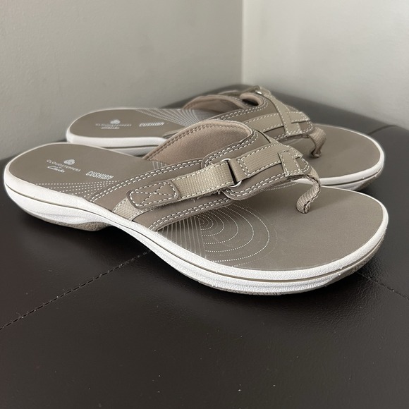 WOMENS CLARKS CLOUDSTEPPERS  SPORT SANDALS 6 M  TAUPE - Picture 1 of 7